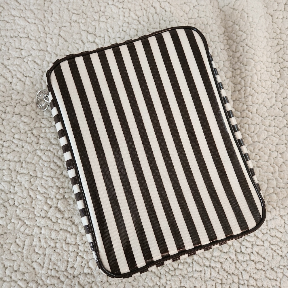 Henri Bendel Cosmetic Brush Travel Case